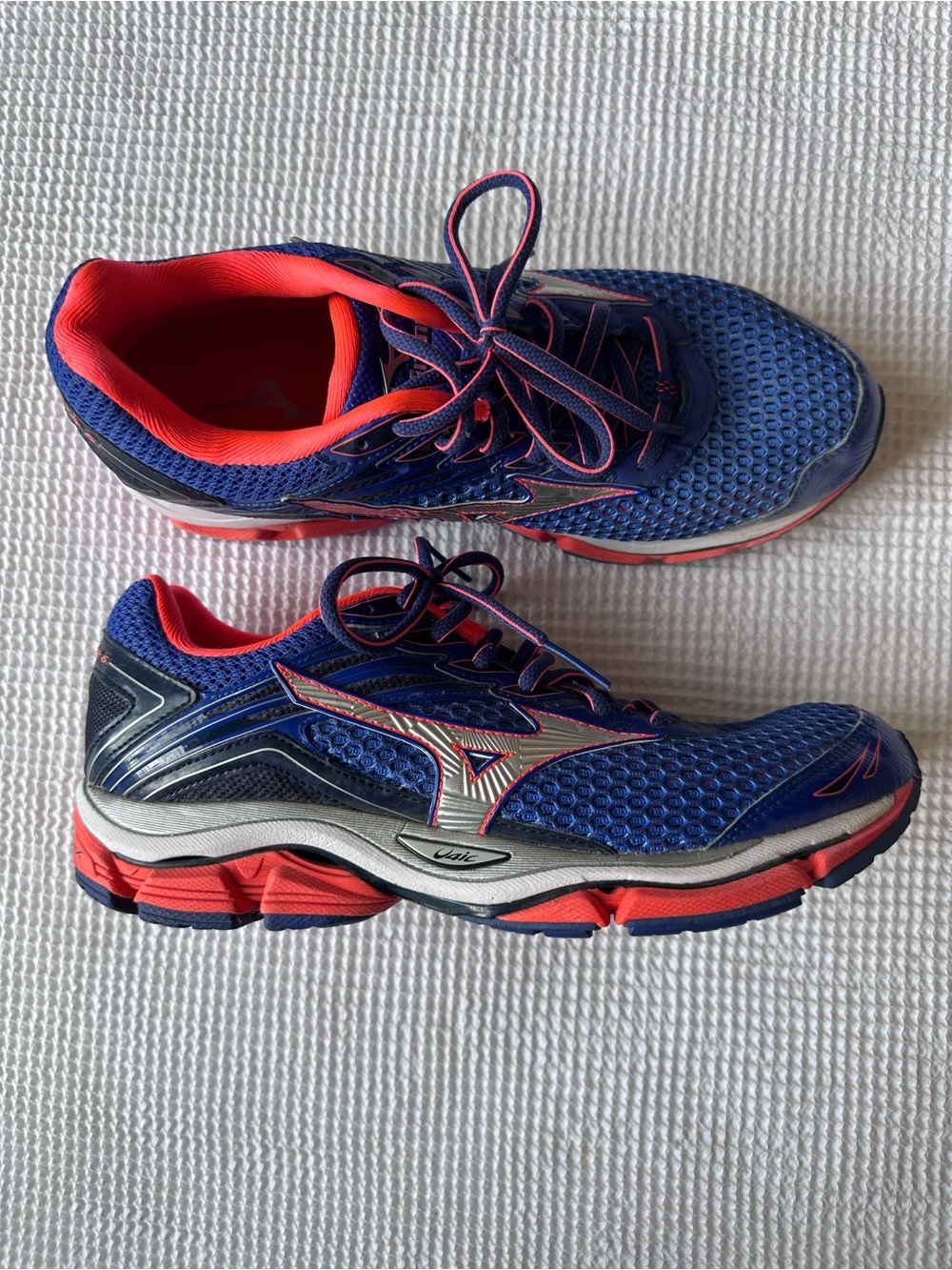 Mizuno Women’s Blue Running Shoes with Electric Coral Accents